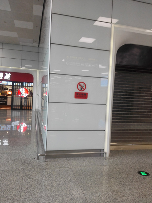 建筑、家具和家電鋼化玻璃油墨在室內(nèi)隔斷上的運(yùn)用